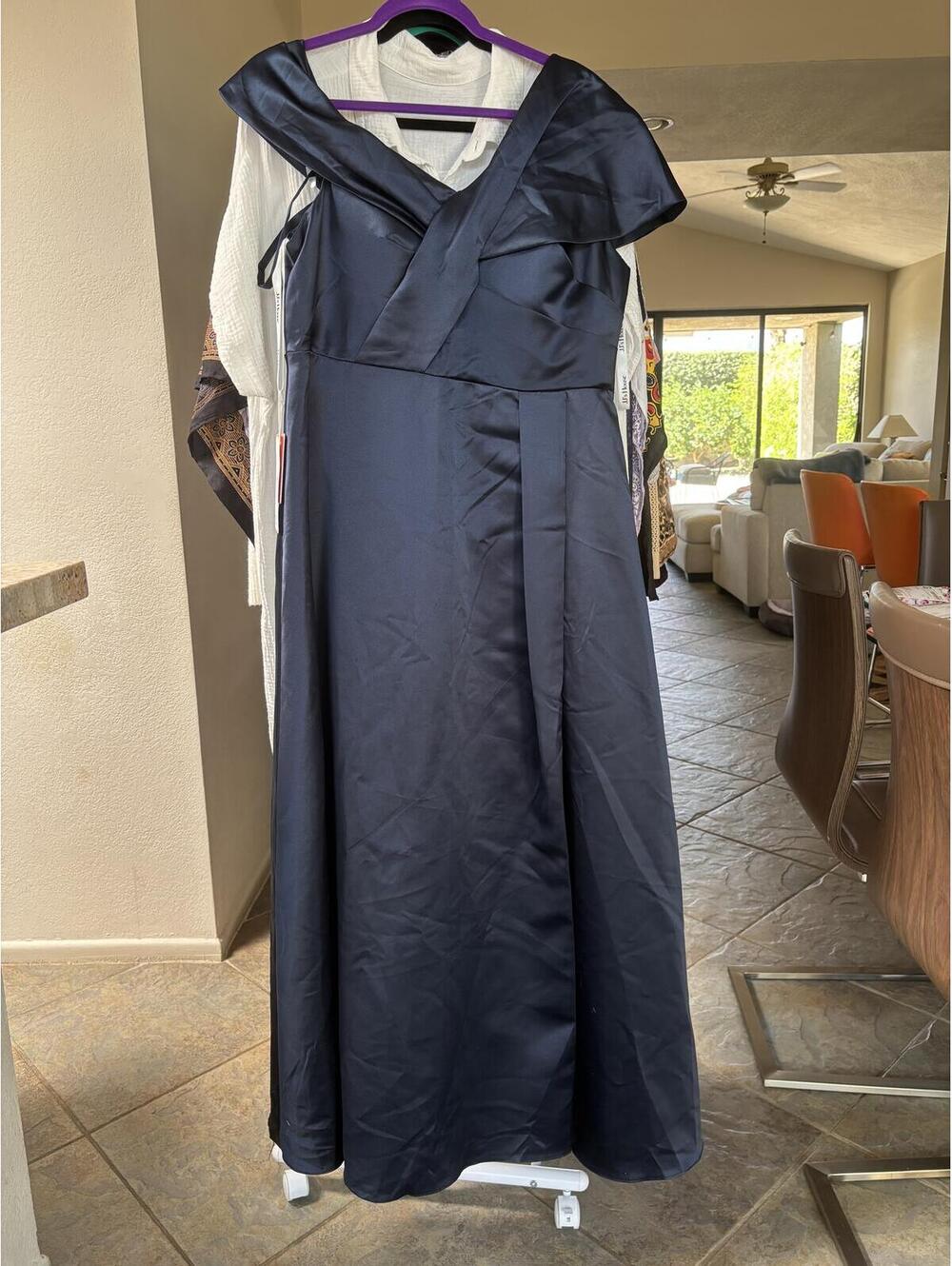 Elegant Strapless Evening Gown in Navy